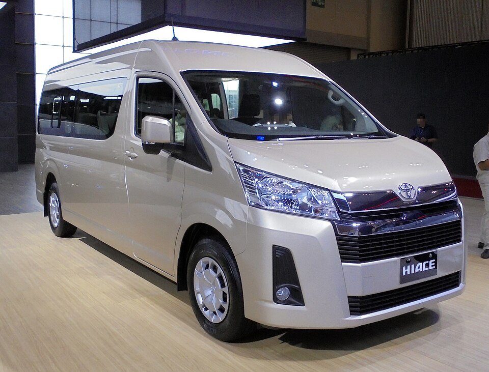 Sewa Toyota Hiace Premio Luxury Batam
